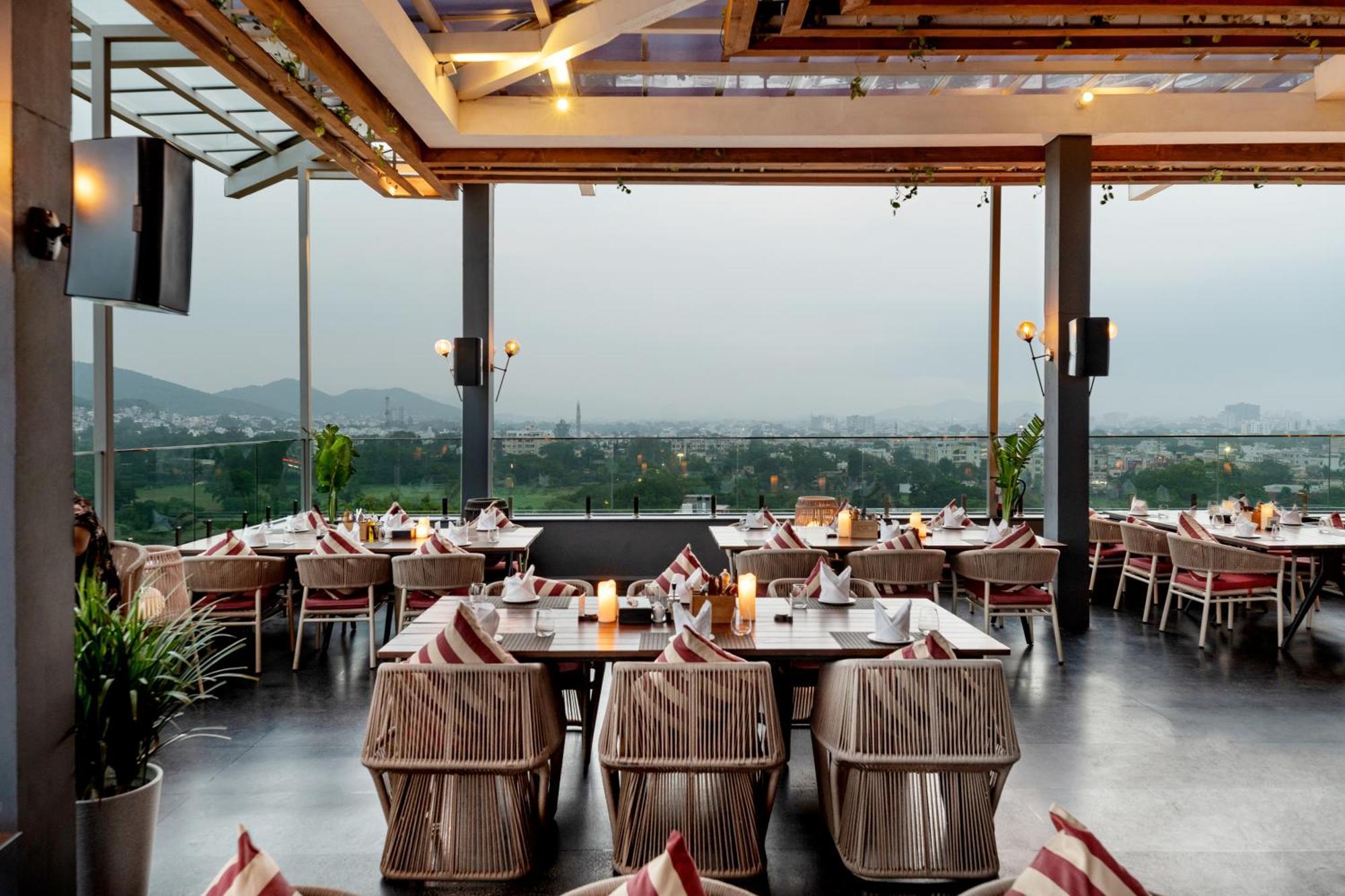 Parallel Hotel Udaipur, A Member Of Radisson Individuals Ngoại thất bức ảnh