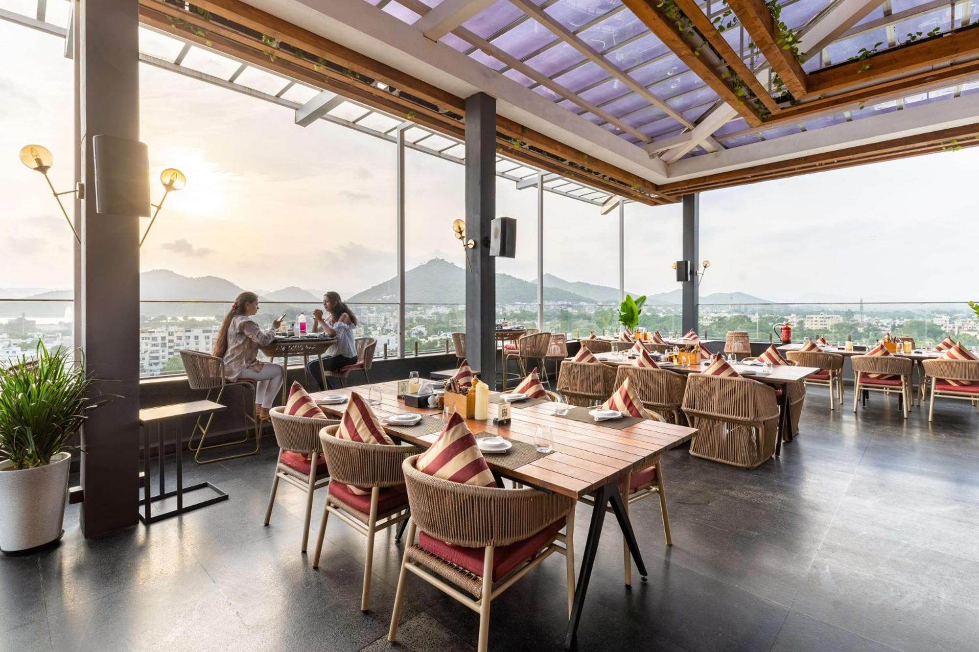 Parallel Hotel Udaipur, A Member Of Radisson Individuals Ngoại thất bức ảnh
